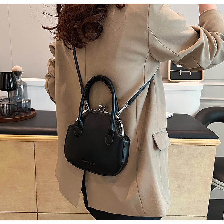 Women's Medium Pu Leather Solid Color Vintage Style Classic Style Buckle Dome Bag display picture 31