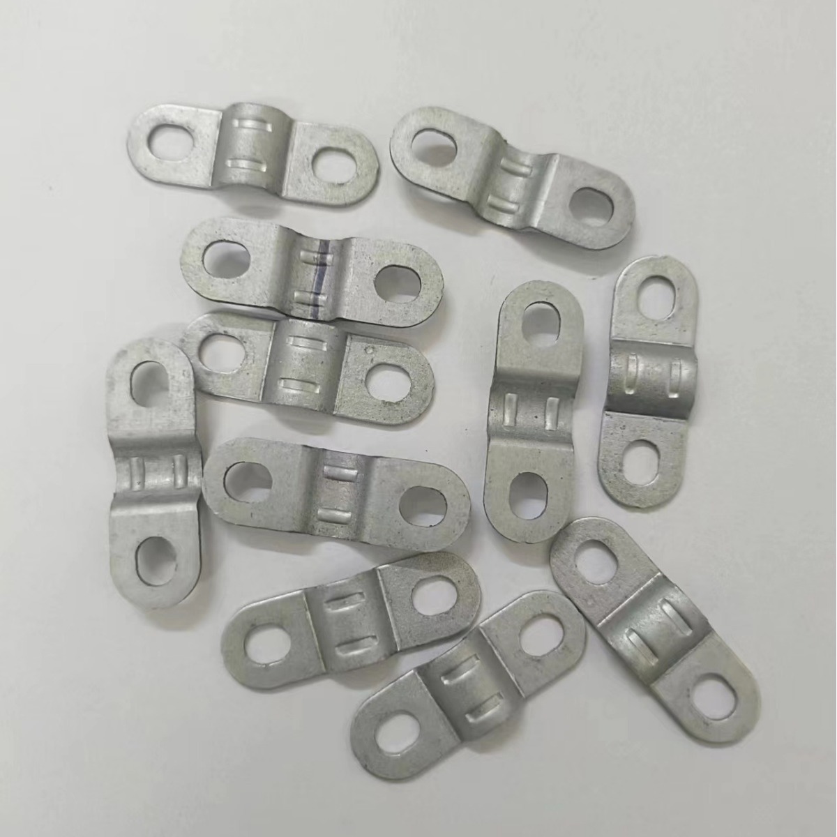 厂家直销卡线夹桥型电线压线片固定扁线螺丝扣定位板卡扣