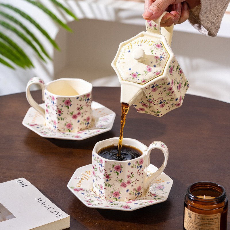 Flores exquisitas amor tazas de café plato tetera de cerámica caja de regalo conjunto de casada de Navidad regalo de cumpleaños