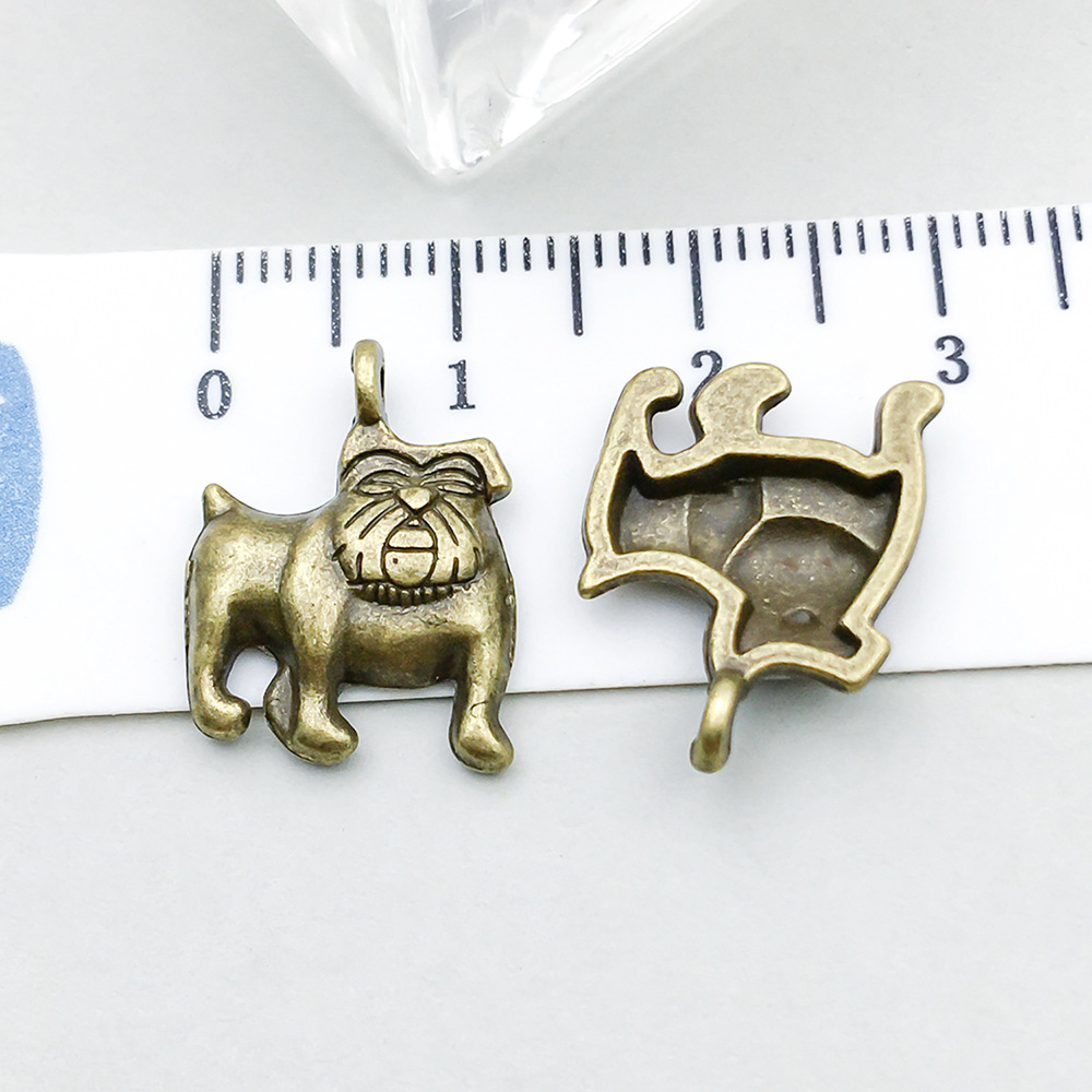 고대 녹색 퍼그-1.1g-17*13mm-20577 1개