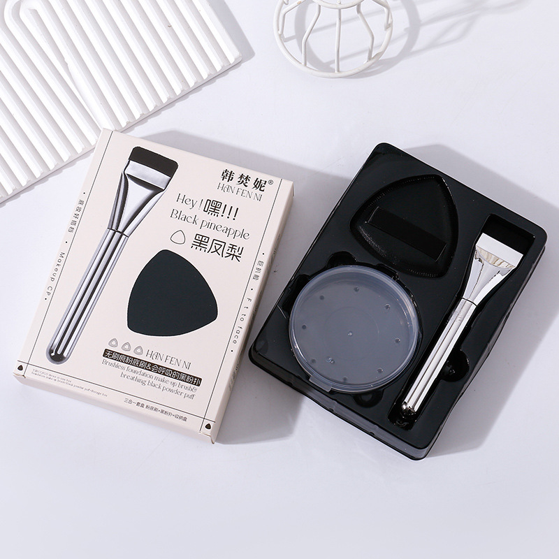 Pincha negra de tres piezas set de cepillo de maquillaje en forma de un set de caja de base de cepillo de base de aire ultra suave triángulo de polvo