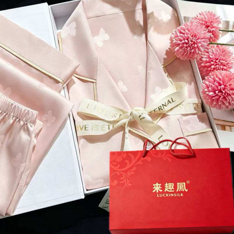 Women's Pajamas 2026 New Anti-Bump Autumn Ice Silk High-End Style with Chest Pads Home Wear Gift Box Set