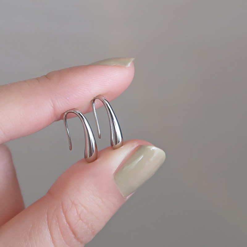 Minimalist Water Drop Autumn and Winter Earrings, Light Luxury High-End Fashion Versatile Temperament Earrings, Niche High-End Ear Care