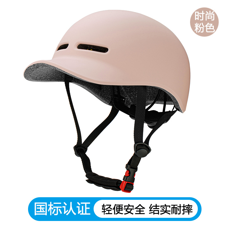 新型の自転車ヘルメットは一体成型されています。