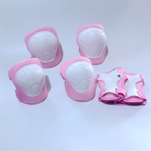 �Ӻ��ͯ�˶�����ͷ����װ�ֻ�Ь������廬ѩ���г���ϥ������װ