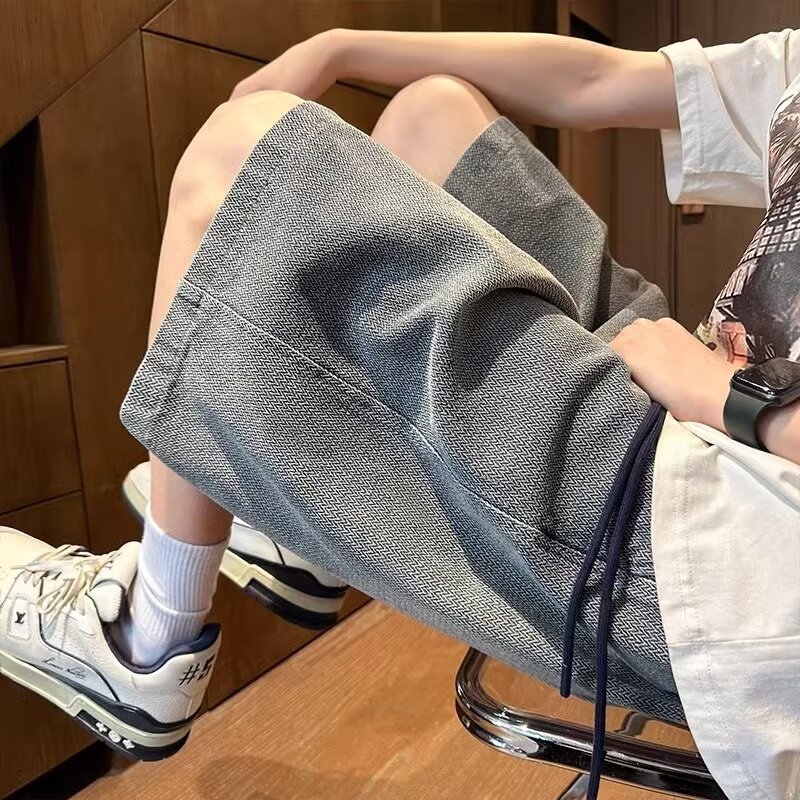 Pantalones cortos de mezclilla de cinco puntos de estilo fino de verano para hombres, pantalones de marca de moda casuales delgados, pantalones de 5 puntos para hombres