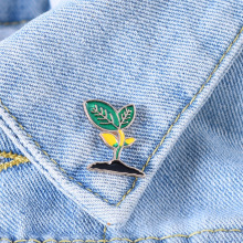 跨境欧美自然简约 卡通可爱创意森林系绿叶豆芽胸针 衬衫包包配饰