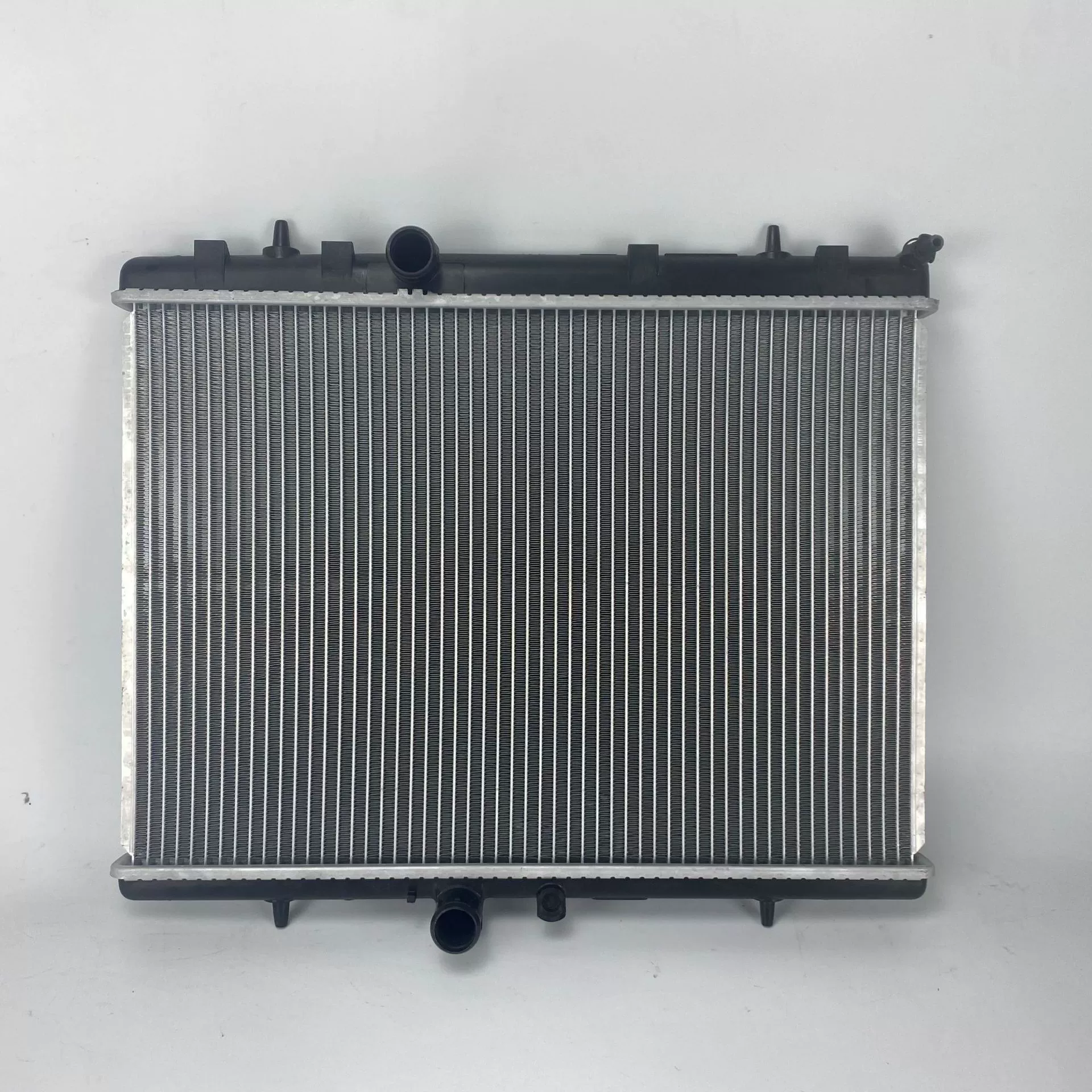 Прямые продажи радиаторов от производителя (универсальный) стандарт Z PEUGEO* радиатор*1330Y5-P9-S8/1330G