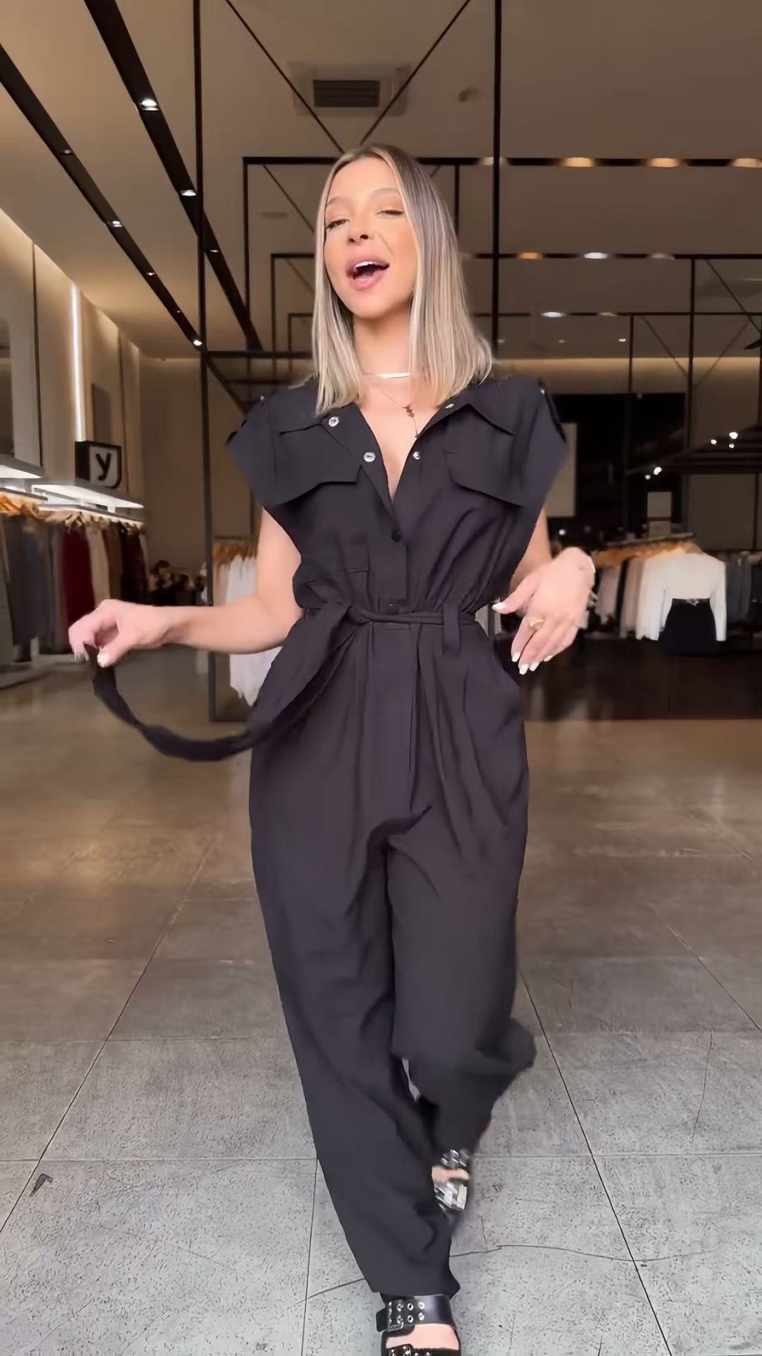 Moda transfronteriza europea y americana ropa de mujer hombro deslizante sin mangas cinturón de trabajo viento multi-bolsillo plantares 2025 nuevo