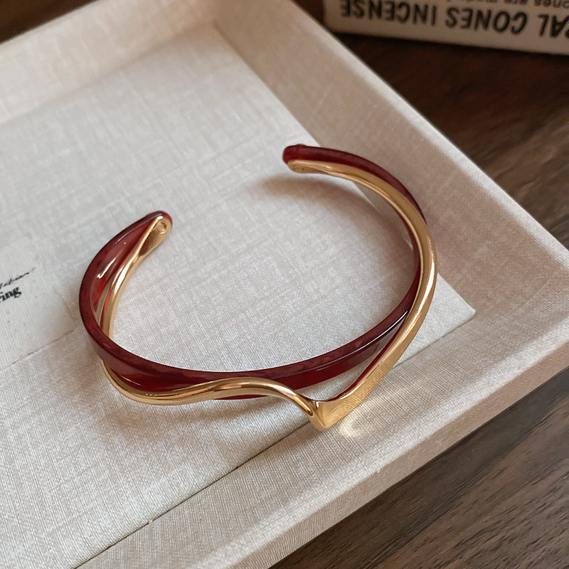 欧米のクロスボーダーにジルコンを入れて、ブレスレットを開けます。