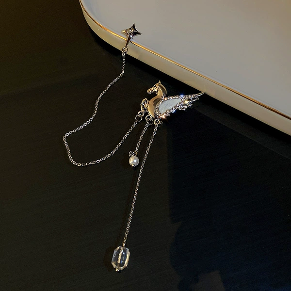 28#brooch-Silver Fighting Horse Mangxing Liu Su