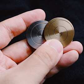亚马逊热卖多款桌面陀螺Mezmocoin口袋玩具硬币趣味解压玩具