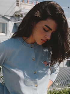 ���������ȣ�����l�_�� Jennie ͬ��F�а�ɫ��ɫ�_������ë����