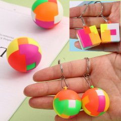 プラスチックの孔明ロックボールロックの小さいペンダントの古典的な知能の子供の成人のレジャーのおもちゃの魯班のロックはボールを詰めます。