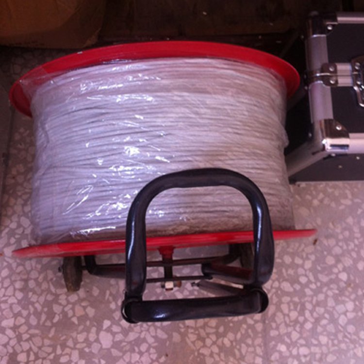 La línea de guía de la mina tiene alta resistencia a la tracción a prueba de incendios auto-luminosa y es adecuada para el campo de la mina de carbón