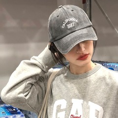 韓国のレトロな水洗い野球帽の子供は春と夏にカップルに顔を見せます。