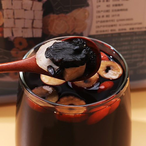 Small canned Cistanche deserticola, ginseng, wolfberry tea, eight-treasure traditional Chinese medicine health-reinforcing maca and polygonatum canned tea 510/box