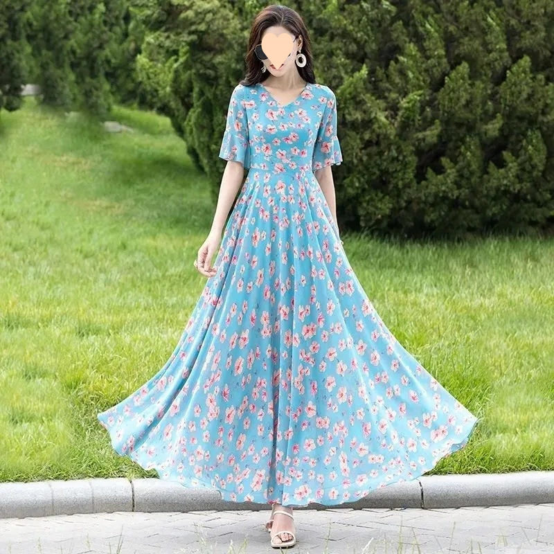 파란색 배경에 작은 꽃
