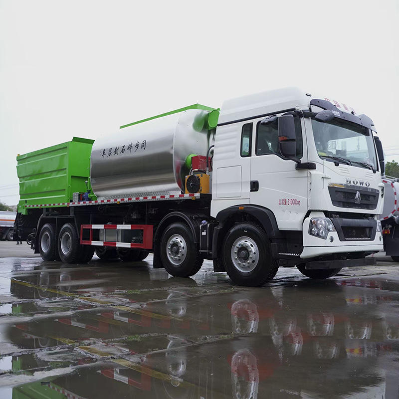 HOWO31吨碎石摊铺机加铺磨耗层施工 同步碎石封层车 处理路面裂缝