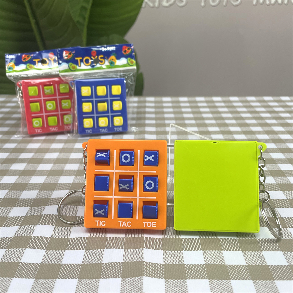 塑料游戏棋桌面游戏钥匙扣智趣便携井字棋挂件8090怀旧玩具批发