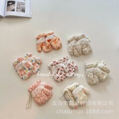 女宝宝蕾丝碎花手套小童复古加厚滑雪保暖包套围巾套装