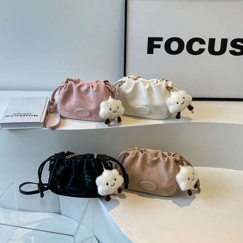 New chain crossbody small bag women's bag 2024 drawstring pleated shoulder bag high-end fashion mobile phone bucket bag