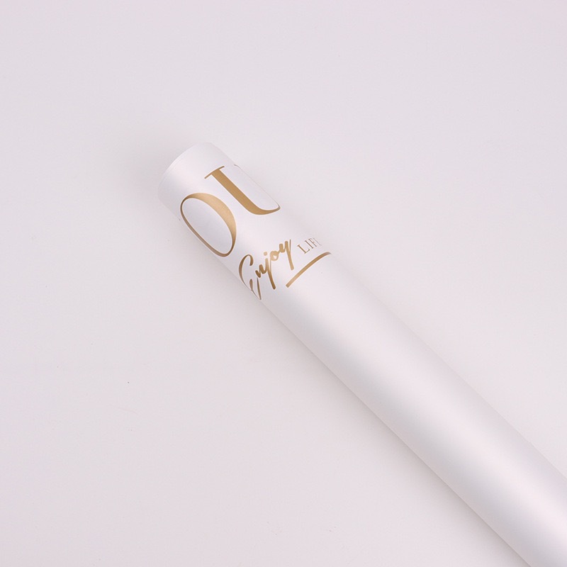 El nuevo papel de embalaje en inglés de Li Zhiran Jane Eyre abraza el papel de embalaje de flores para el día de San Valentín