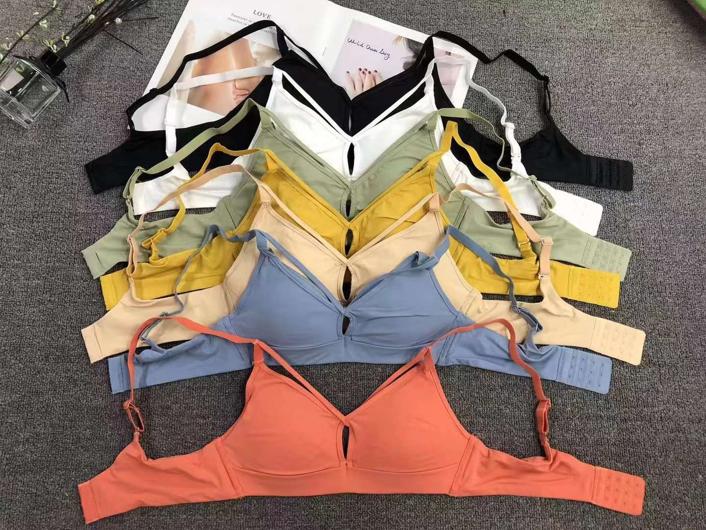 Inventario de productos de cola del sudeste asiático nuevo en línea celebridad en vivo joven lisa reunida ropa interior sin huellas reunida sujetador sujetador