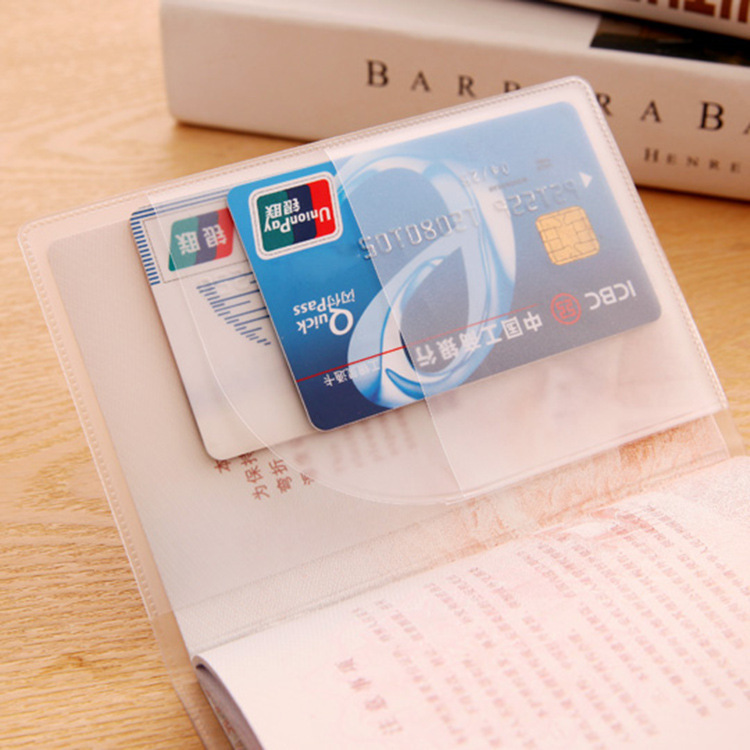 Fábrica directa cubierta de pasaporte de PVC impermeable a prueba de arañazos simple engrosado transparente esmerilado cubierta de pasaporte de múltiples tarjetas