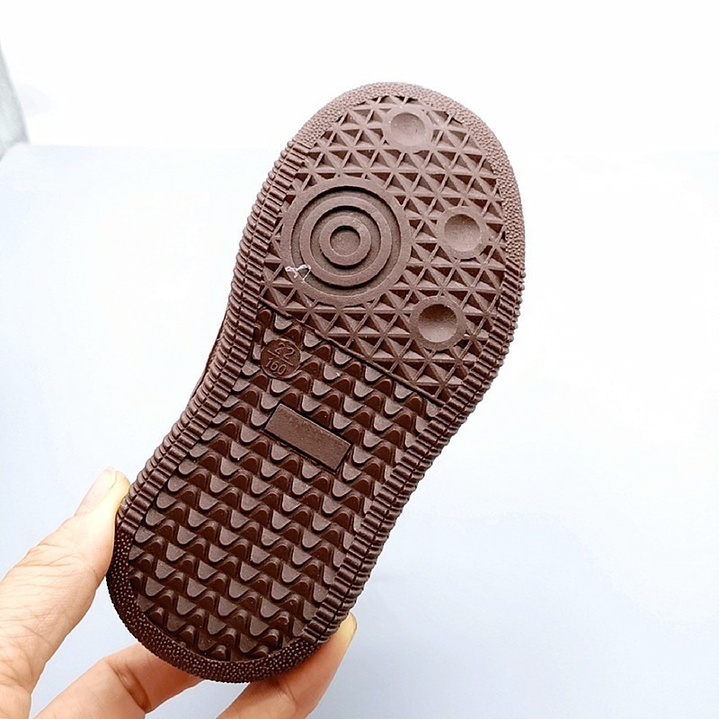 Sandalias Baotou de verano de marca para niños y niñas, zapatos de playa de malla de botón giratorio de nuevo estilo de verano para niños, deportes