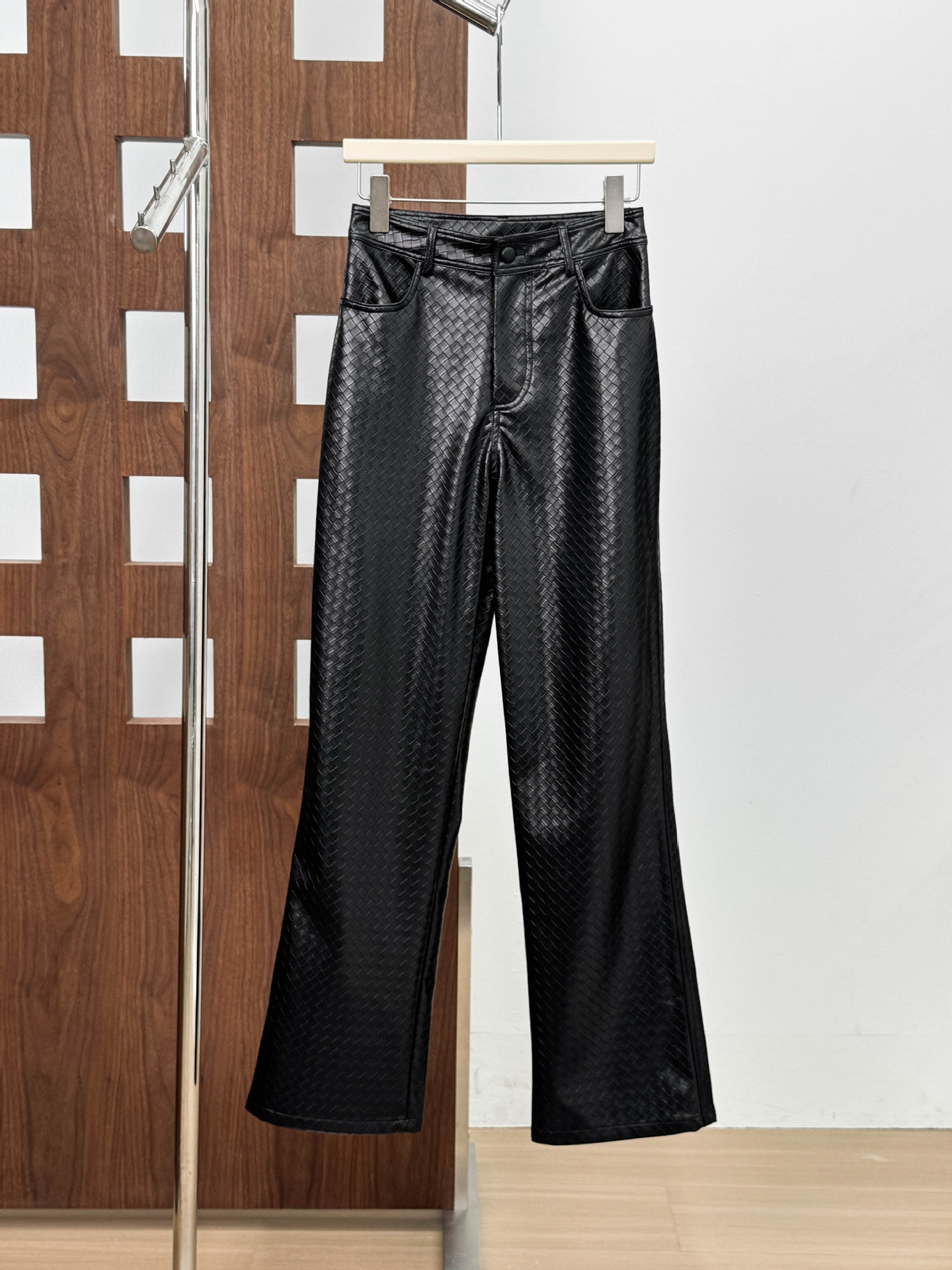 2025aw alta sensación de cuero cuadrado de diamante PU pantalones de cuero recto para mujeres temperamento de la hermana imperial de cintura alta pantalones largos de piernas largas