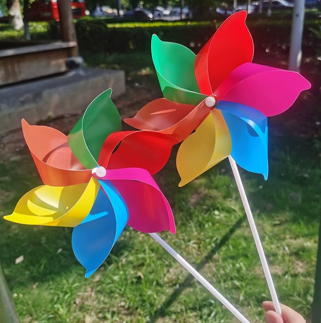 Красочная ветряная мельница наружная декоративная пластиковая игрушка ручной работы красочное вращающееся расположение атмосферы реквизит ручной небольшой ветряной мельницы