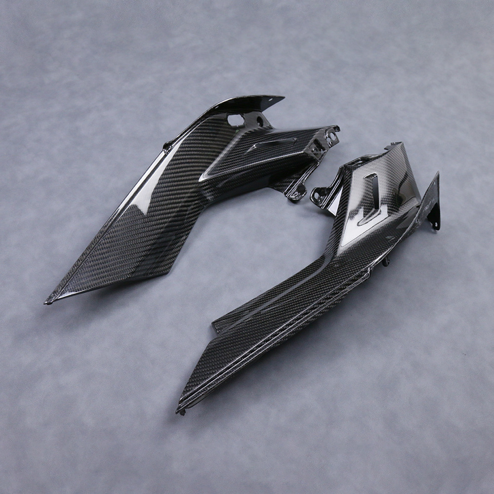 Suitable for CFMOTO spring wind 800NK rhinoceros + motorcycle modified carbon fiber shell parts car body front decorative plate