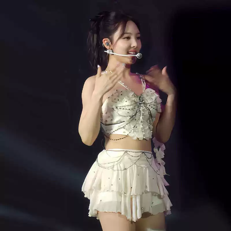 Корейская женская группа Twice, Лиза, танцевальный костюм в одном стиле, бар, гоу-гоу, DJ, сексуальный певческий костюм.