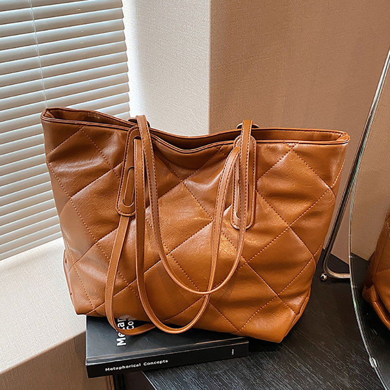 Large Capacity Bag, Versatile For Women In 2023, New Trend This Year, Solid Color Diamond Grid Shoulder Bag, Textured Commuting Tote Bag_voghion.com