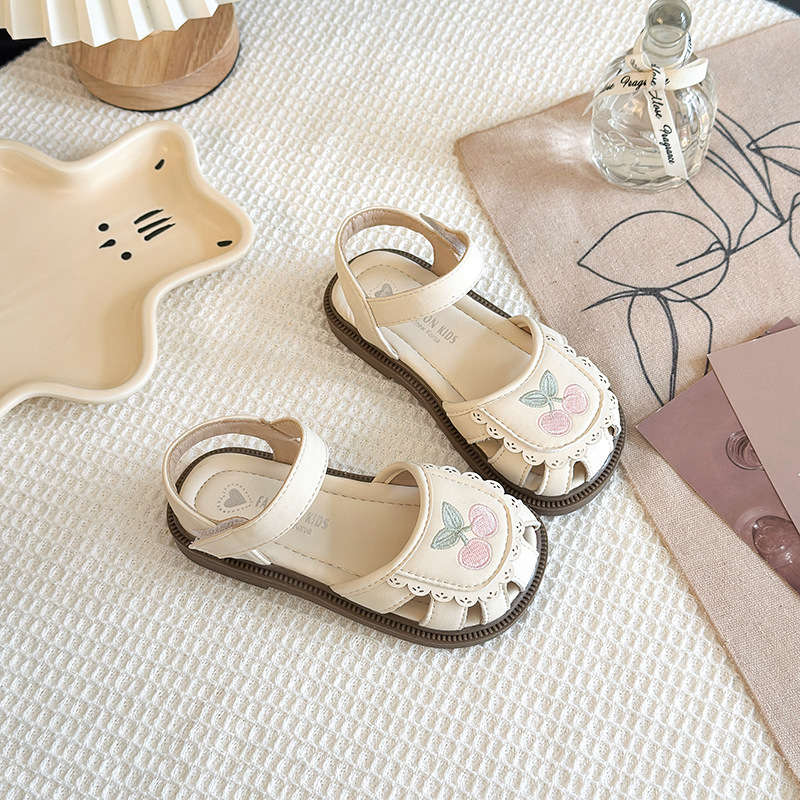 Niñas sandalias Baotou 2026 verano nuevo estilo de moda para niños zapatos casuales con bordados zapatos de playa suaves de nácar image 7