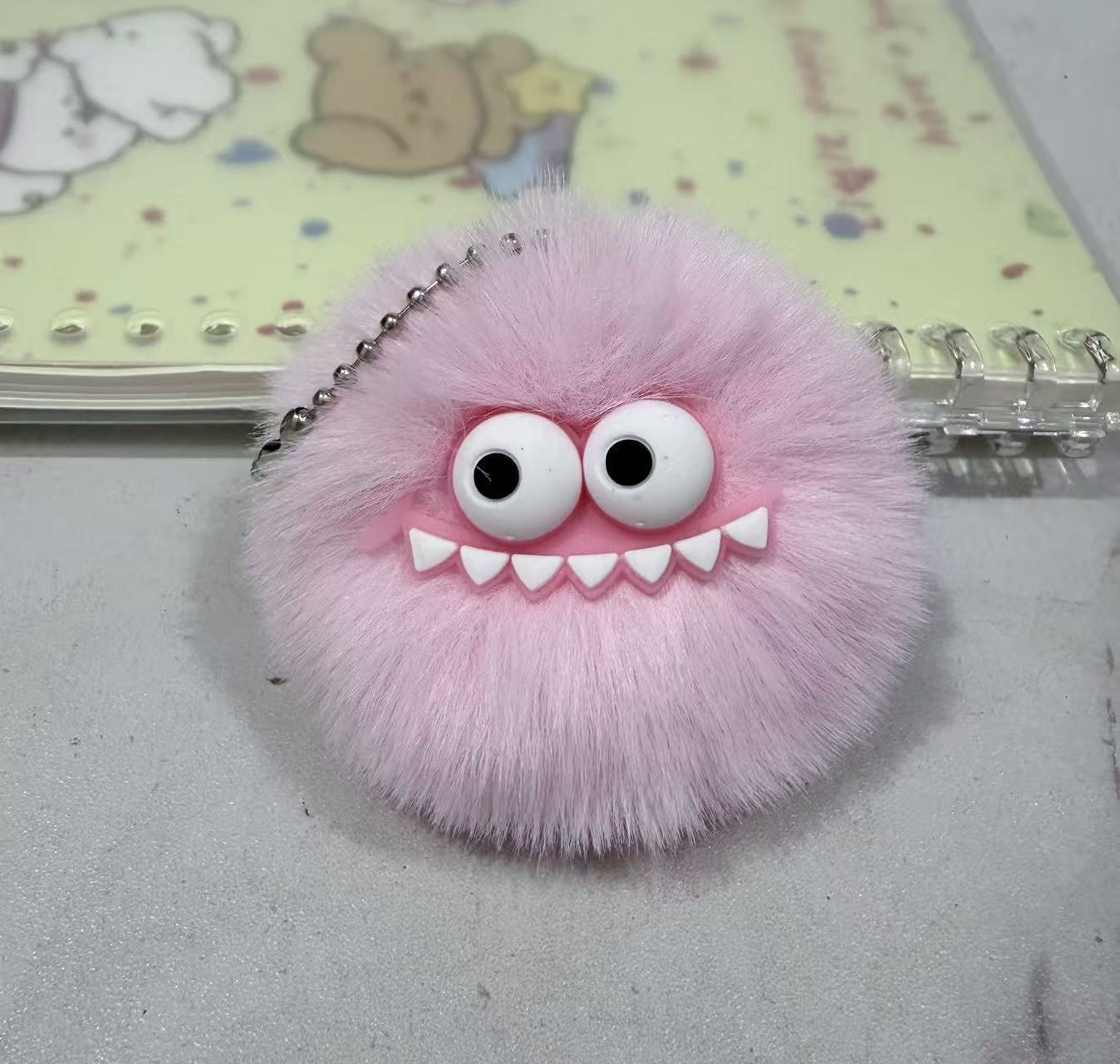 Cute pequeño Du dinosaurio peluche coche llavero colgante de pelo de dibujos animados bola de pelo monstruo muñeca bolsa colgante al por mayor image 8