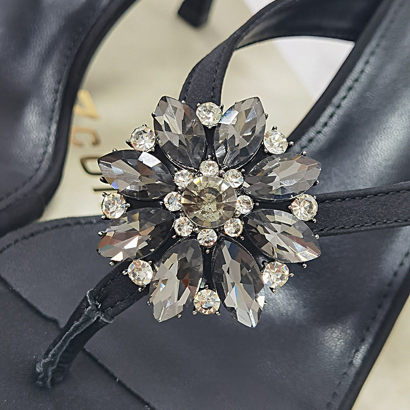2025 New Black Flip-Flop With Rhinestone Flowers High Heels European And American Style Toe-Post Sandals Retro Women's_vogvips.com