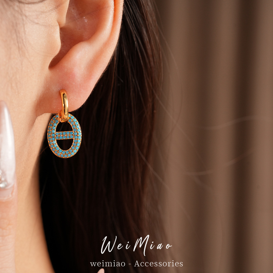 Zircon oval nariz de cerdo CD perfiles personales simples temperamento aretes ligeros lujosos alta sensación de auriculares al por mayor