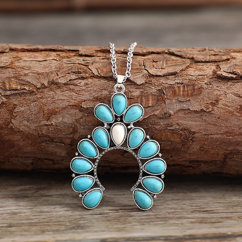 Retro Semicircle Water Droplets Alloy Inlay Turquoise Women's Pendant Necklace display picture 2