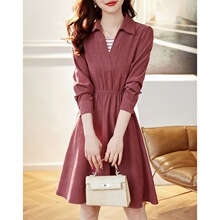 高级感梅子酱色长袖A字裙23年秋毛织感时髦收腰连衣裙