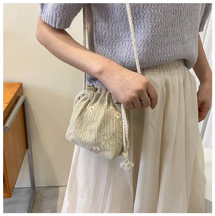 Fashion Summer Straw Casual Bucket Woven Shoulder Crossbody Small Beach Bag display picture 4
