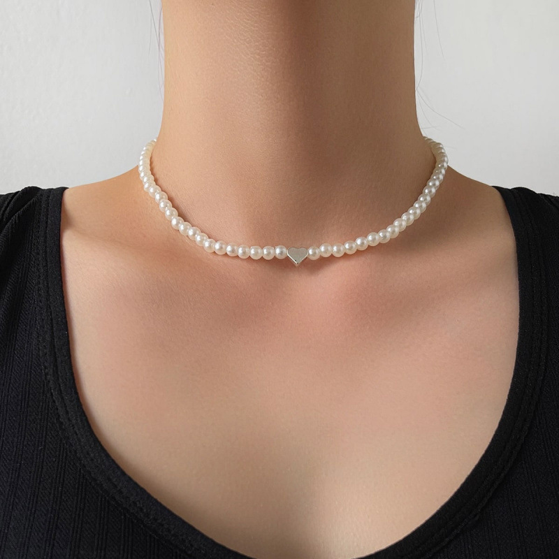 Collier élégant et raffiné, style Ins Style Niche Pearl, pour femme. Pendentif cœur ajouré, chaîne ras du cou légère et luxueuse._voghion.com