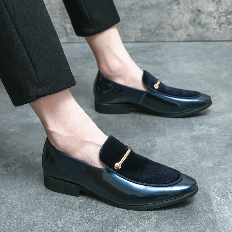 Cross-border tallas grandes zapatos de música para hombres talla 46 nuevos zapatos de cuero de primavera y otoño zapatos de guisantes zapatos de hombre europeos y americanos zapatos de cuero casuales de charol