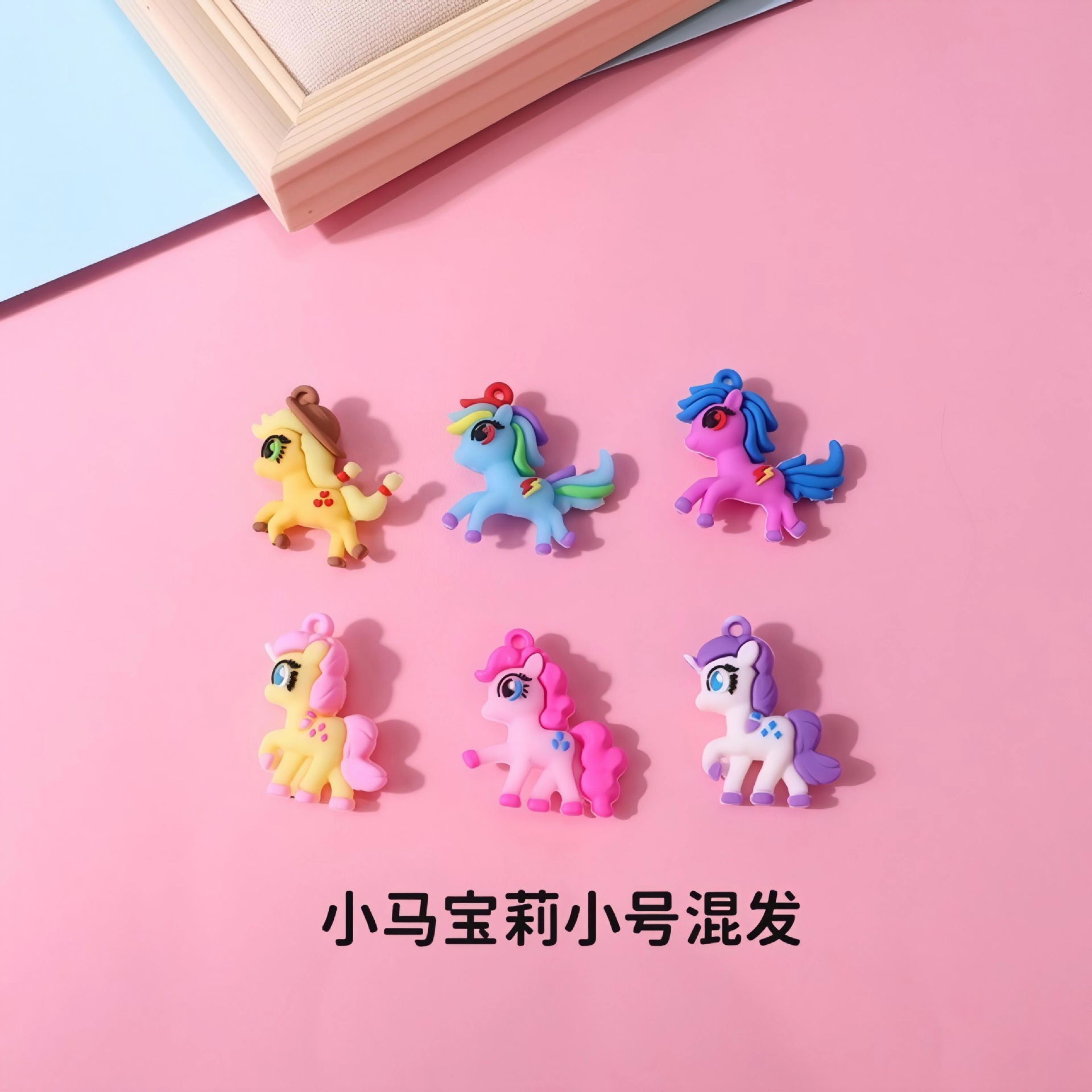 Caricatura lindo pony Polly llavero unicornio colgante PVC pegamento blando pony muñeca accesorios bolsa en stock image 12