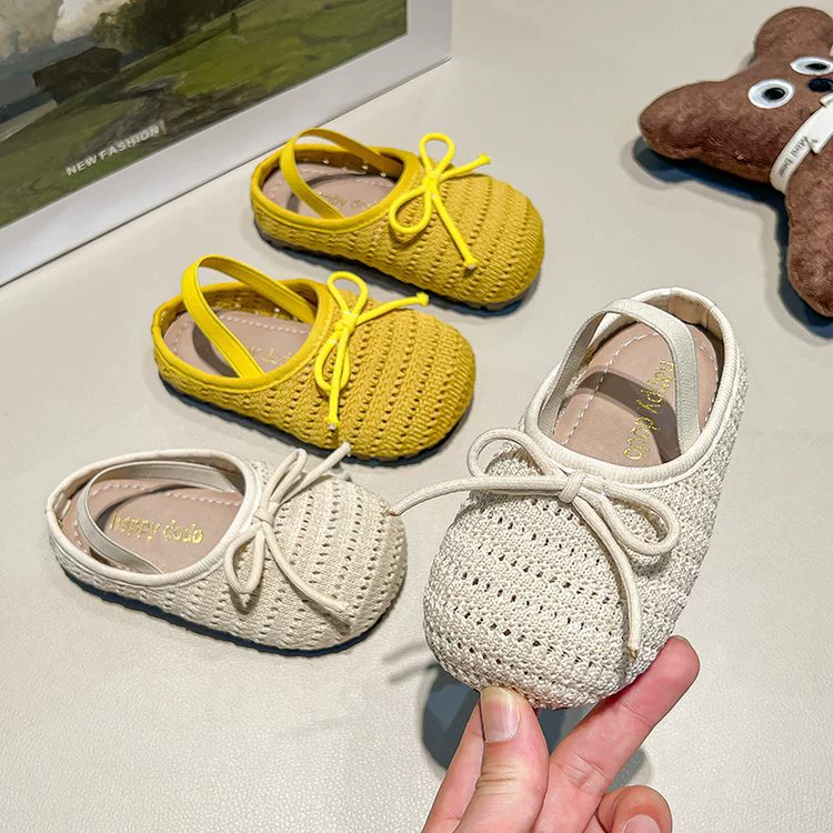 Сандалии для девочек 2025 новый летний стиль детские тканые ботинки Baotou пляжные туфли принцессы ретро корейские полутапочки