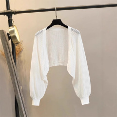 ニットブラウスの女性の長袖の日焼け止め服とストラップの夏の短いタイプのカーディガンのコートの小さい香りの薄い上着