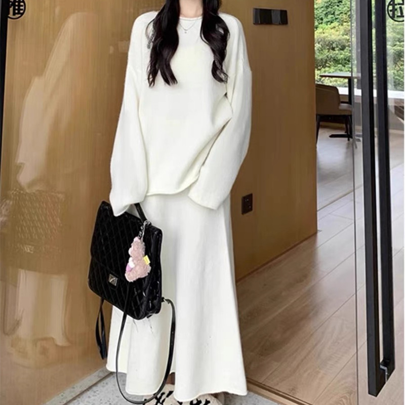 韓国版の怠惰でゆったりしたニットのファッションスーツの女性の肩の上着のA字の魚の尾はお尻の半身のスカートの2つのセットを包みます。|undefined