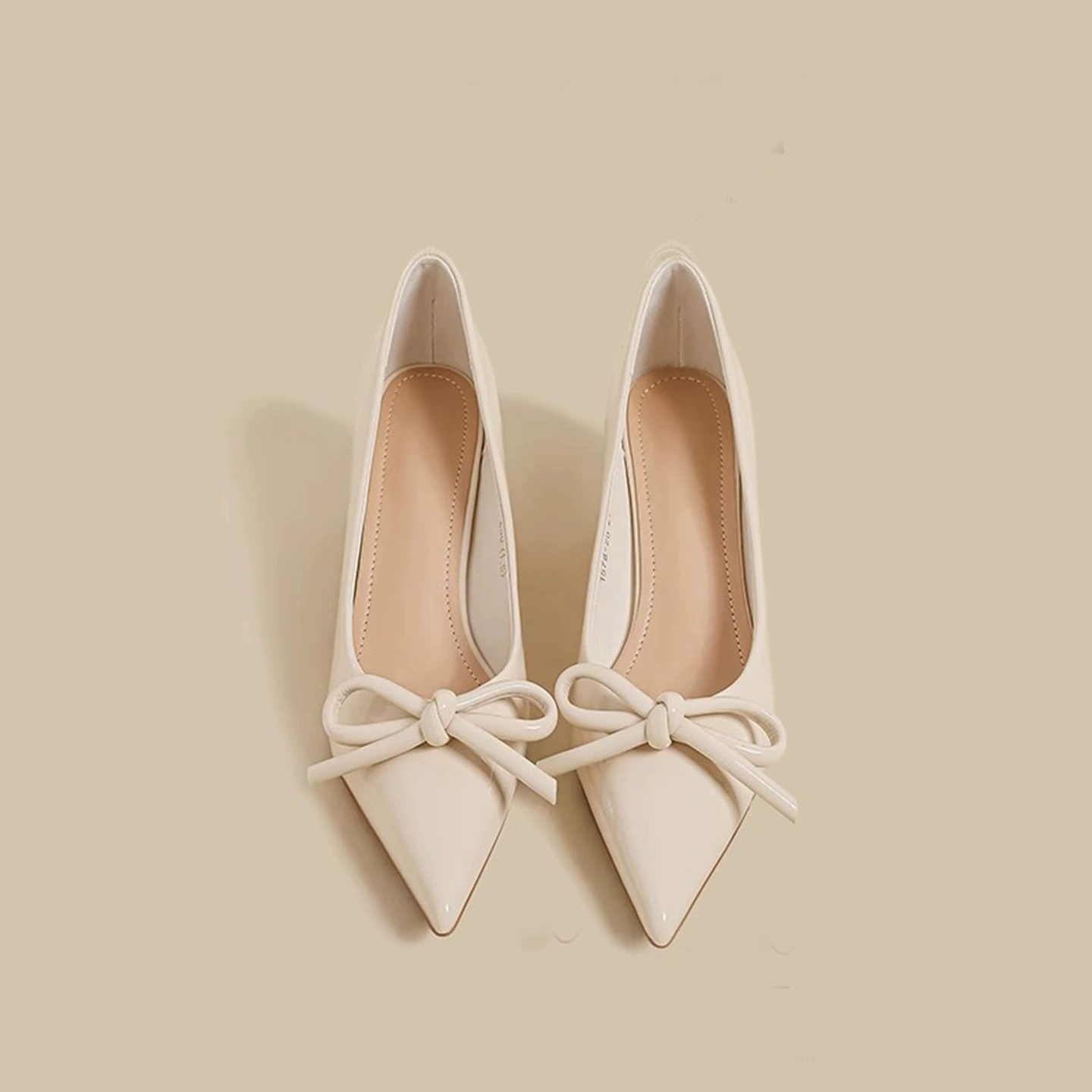 Французские туфли-лодочки женские, осень 2025, новый стиль с юбкой, бантом, лакированная кожа, красные, шпильки, заостренный носок, высокие каблуки