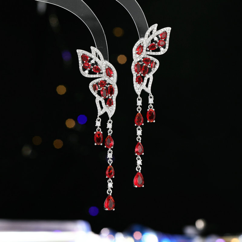 Boucles d'oreilles en argent S925 avec aiguille Ankara et zircon rouge Boucles d'oreilles en forme de goutte d'eau à longues franges en forme de papillon_voghion.com